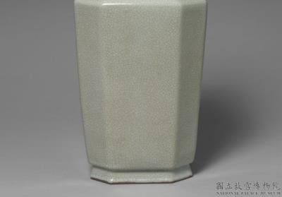 图片[2]-Octagonal vase with green glaze, Qing dynasty, Qianlong reign (1736-1795)-China Archive